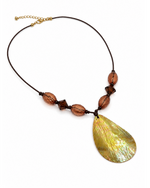 Load image into Gallery viewer, Astoria Shell Pendant Necklace