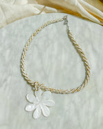 Load image into Gallery viewer, Flower Beaded Necklace